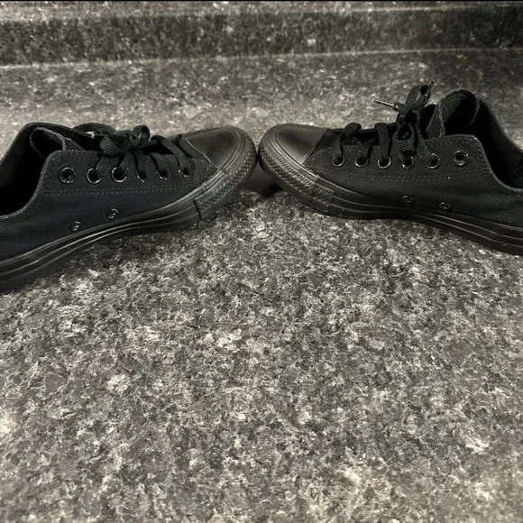 Converse Black Low Top Sneakers Women’s Size 7 Men’s Size 5 - Picture 5 of 8
